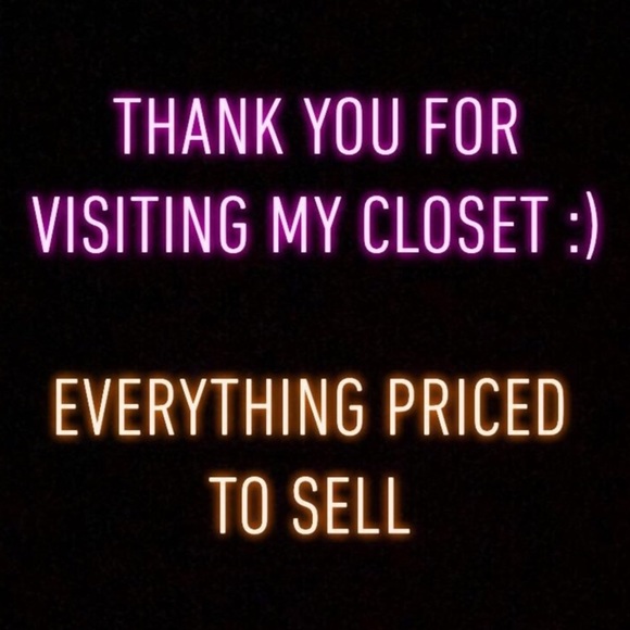 WELCOME! SCROLL ⬇️ FOR VINTAGE HARD GOODS, JEWELRY, CLOTHES, BAGS, & TREASURES! - Picture 5 of 16